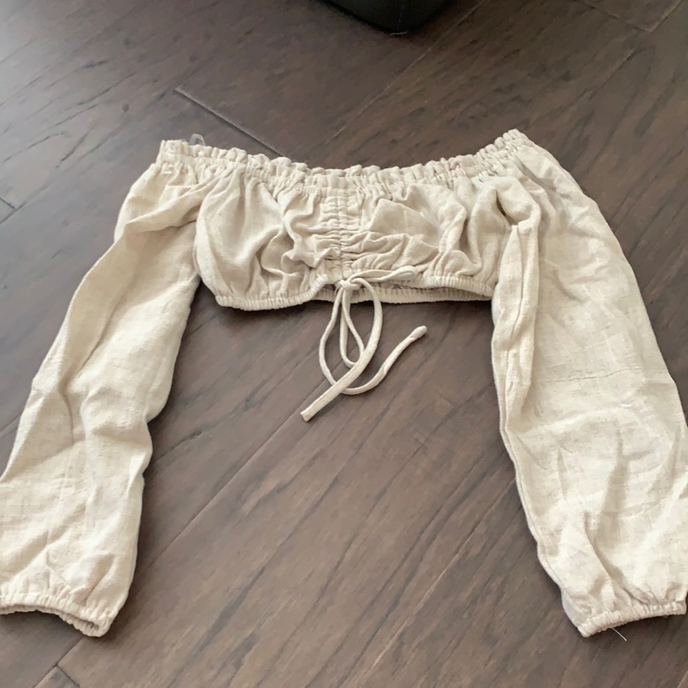 cropped beige scrunch top